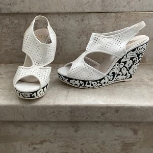 Robes Fashionable wearable art Wedge Shoe